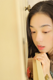 一件一件的剥掉她的衣服